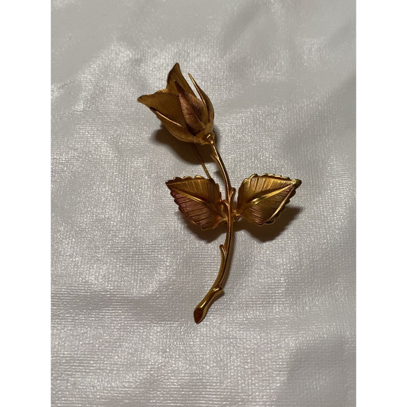 Marked Giovanni Rose Brooch - Picture 1 of 3
